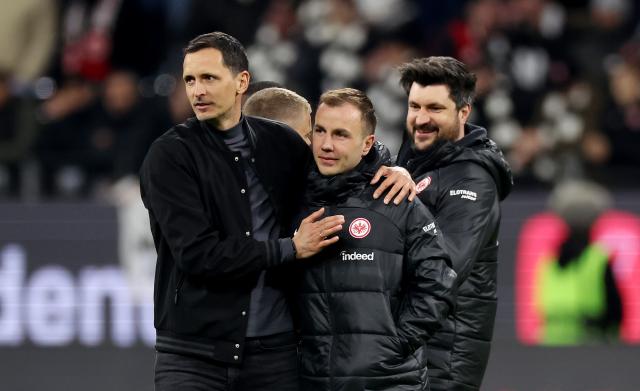 SGE trainer Dino Toppmöller with Mario Götze