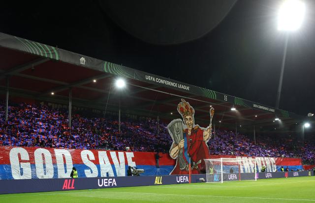 FCH fans celebrated head-coach Frank Schmidt in a pre-match choreo.