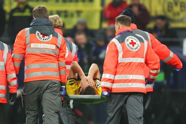 Nico Schlotterbeck exiting the pitch on a stretcher last night. 