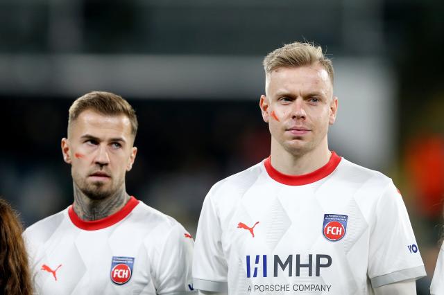 USMNT midfielder Lennard Maloney (right). 