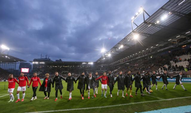 SC Freiburg players celebratre their 1-0 win on the road against St. Pauli